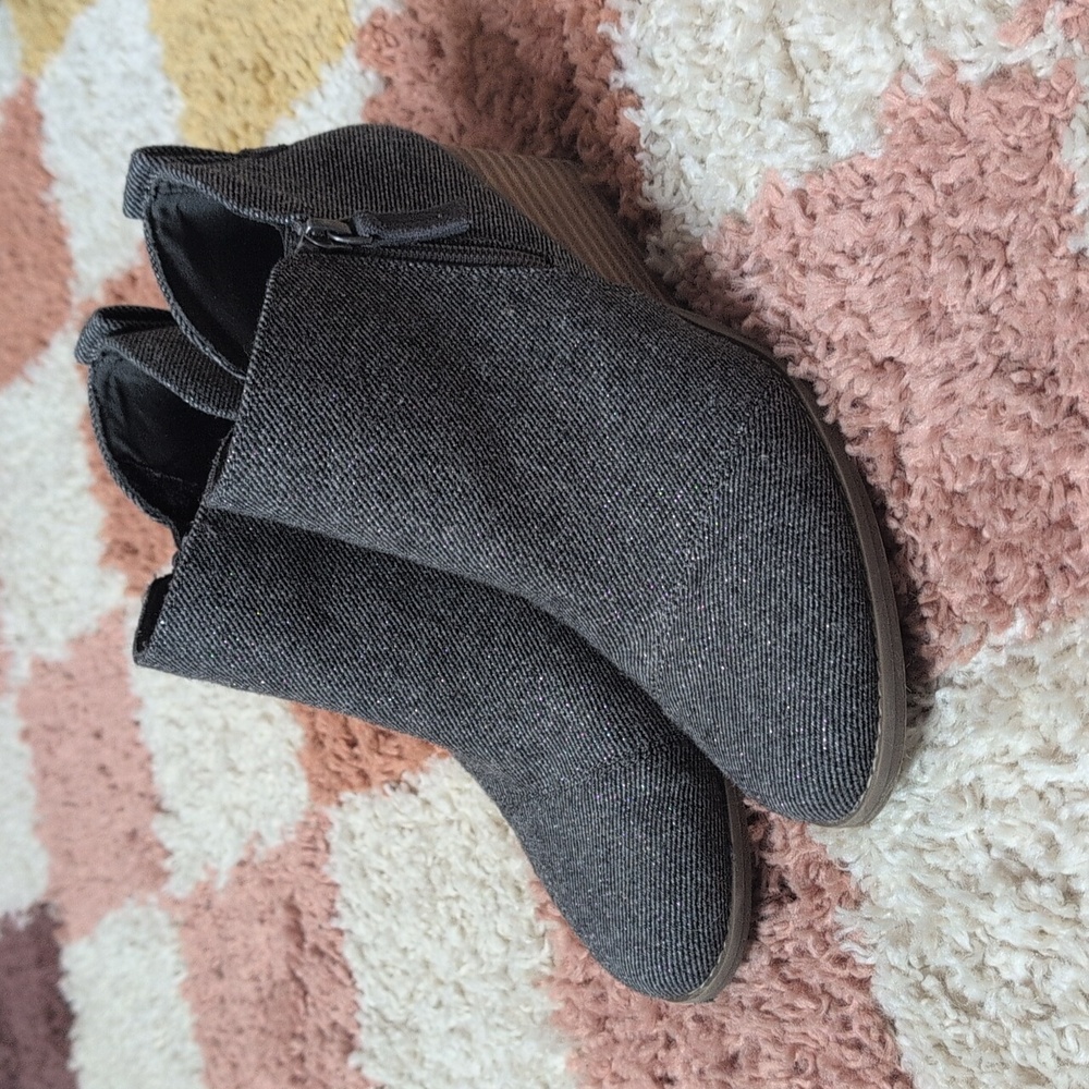 Toms Size 8.5